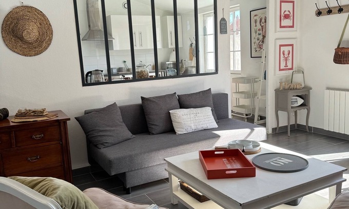 Noirmoutier-en-l'Ile House | Everything is done on foot or by bike (600 m center and 1km beaches)