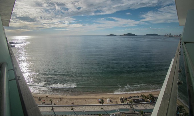 Ferrocarrilera Condo | Everything you need on the Malecon -1503 T eMe