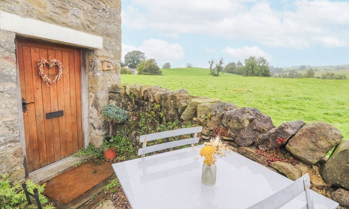 Airton Cottage | EWES LEAP COTTAGE, pet friendly, character holiday cottage in Airton