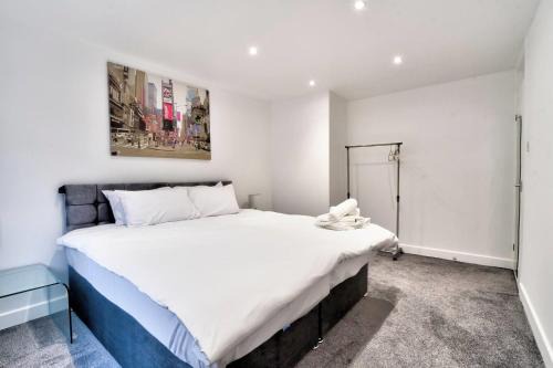 Heybridge House | Excellent Family King Size Bedroom 2 - Maldon Heybridge