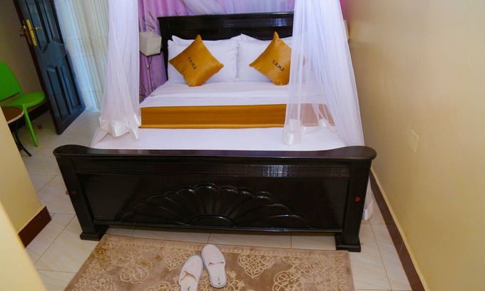 Kasese Hotel | Excellent views of Rwenzori mountains