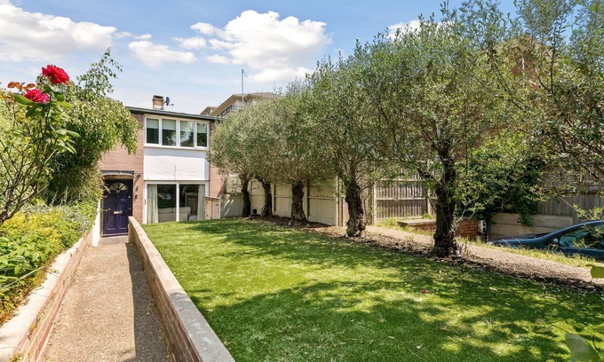 Twickenham Riverside House | Exceptional 3 Bedroom Richmond Riverside Villa