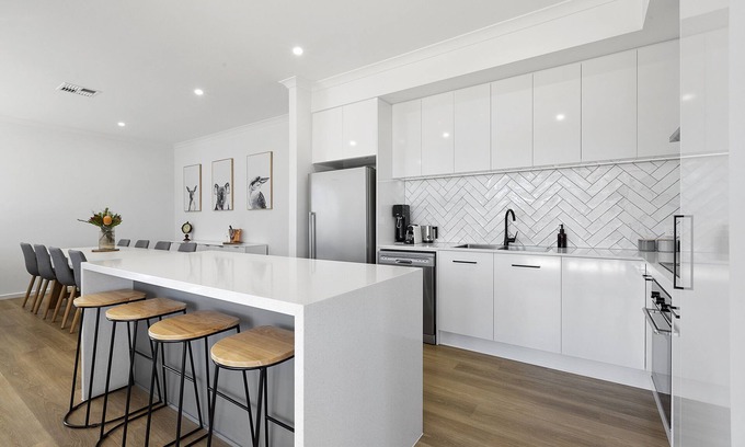 Seymour House | Exceptional Holiday Space & Style!