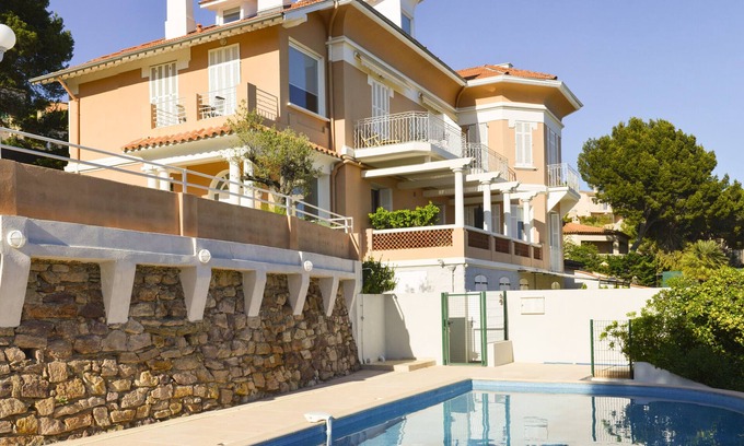 Hyeres Apartment | Exceptional sea view, 130m2, 3 bedrooms, large terrace of 30m2, swimming pool