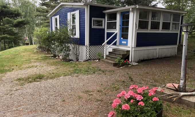 Boothbay Harbor House | Exceptional waterfront cottage in Boothbay Harbour