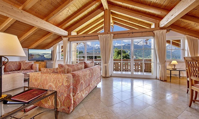 Garmisch-Partenkirchen Condo | Exclusive holiday apartment with a panoramic view