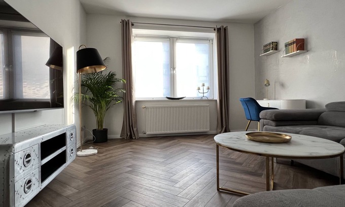 Hohentor Apartment | EXCLUSIVE 2 room ground floor apartment with balcony in top location!