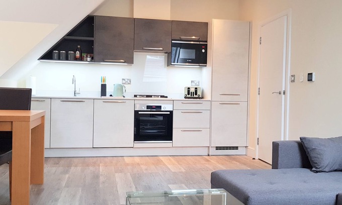 Hatfield Apartment | *Exclusive 2Bed Apartment Free Parking Discounts*