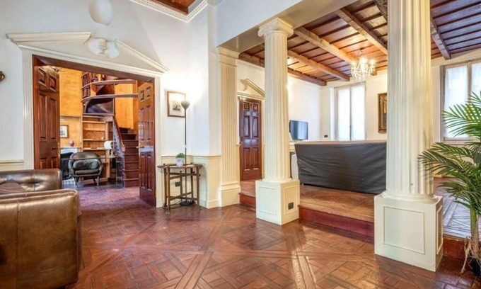 San Babila Apartment | Exclusive 4-Bedroom Apartment near Duomo, Milannnnnnnnn