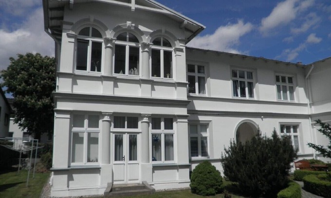 Seebad Heringsdorf Villa | Exclusive apartment (3 rooms, 85 sqm) in a quiet location, only 50m to the beach!