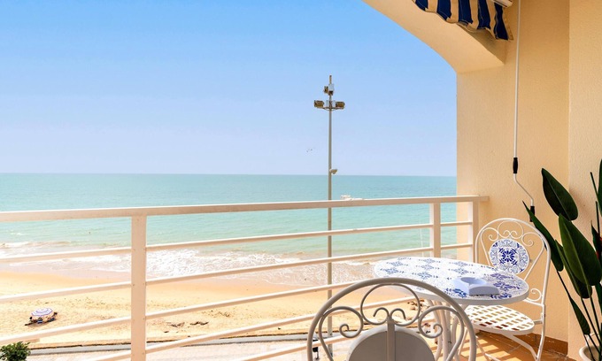 Cadiz Apartment | Exclusive apartment in front of the sea. Victoria