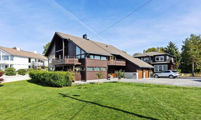 Haugesund Villa | Exclusive Family Villa in Haugesund - Lovely Ocean View, 5 Bedroom, Free parking