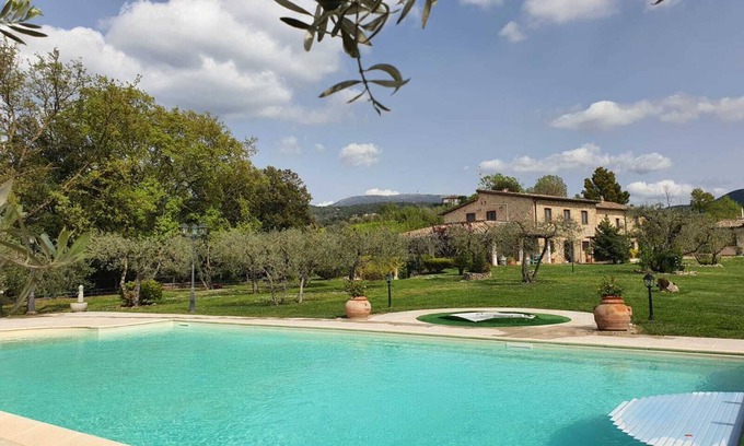 Calvi di Umbria Villa | Exclusive Farmhouse with Pool in Large Green Park - 4/9 Guests