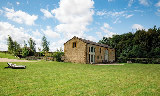 Whichford House | Exclusive hilltop country estate in an area of outstanding natural beauty.