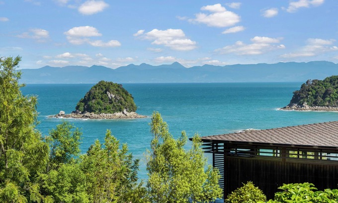 Ngaio Bay Cabin | Exclusive Jacuzzi Suite - Ocean Views, Beach Access & Full-Service Luxury Lodge