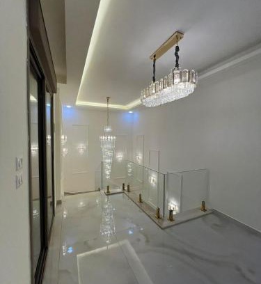 Jordan Apartment | Exclusive Luxury Apartment with Panoramic and Stunning City Views Luxurious Finishes Modern Amenities and Private Terrace شقة فاخرة حصرية بإطلالات بانورامية مذهلة على المدينة تشطيبات فاخرة مرافق حديثة وتراس خاص