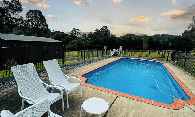 Mount Hunter House | Exclusive Manor Retreat Farm Stay Pool 5BD