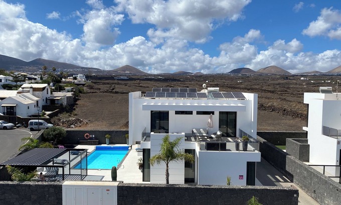 Los Mojones Villa | Exclusive villa with pool in perfect location in Puerto del Carmen