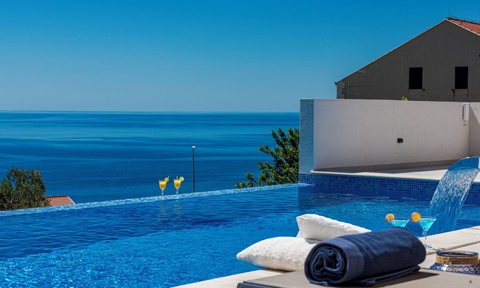 Plat Villa | Exclusive Villa Belenum with breakfast, gym, sauna, sea views