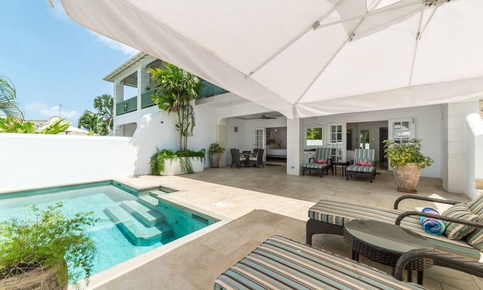 Prospect Villa | Exclusivity and luxury in this 4 bedrooms villa located in a gated secured commu
