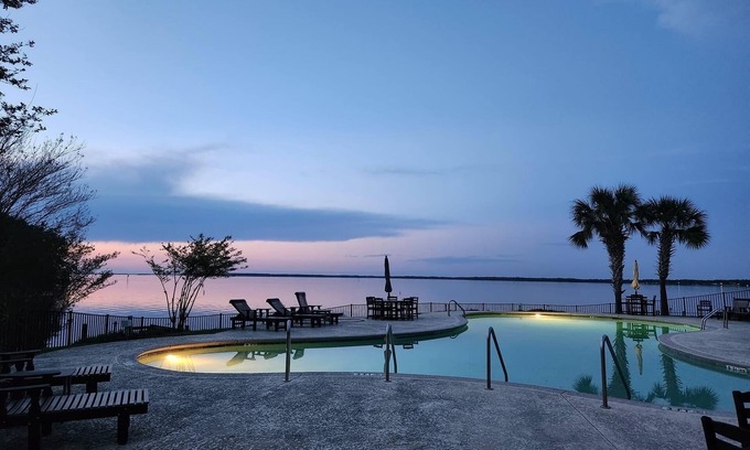 Santee Condo | Executive 2 BR/2 BA Lakefront Corner Suite Condo