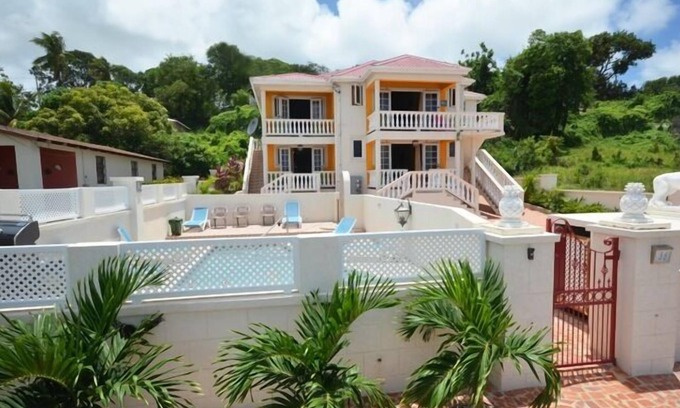 Welches Villa | Executive 3 Bedroom 2 Bathroom Vacation Villa Southcoast Maxwell Beach Area