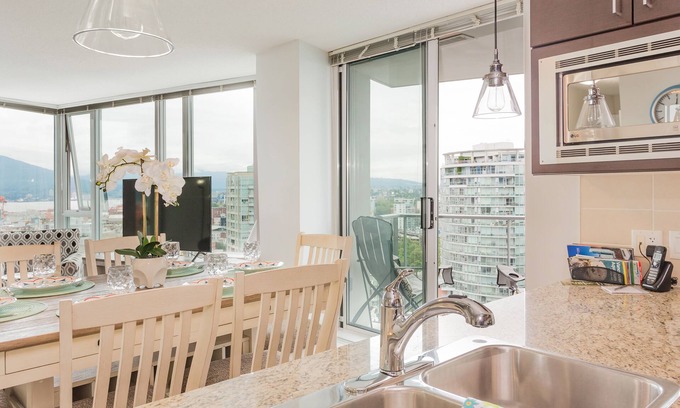 Crosstown Apartment | Executive Condo 3 beds 2 separate baths ac parking