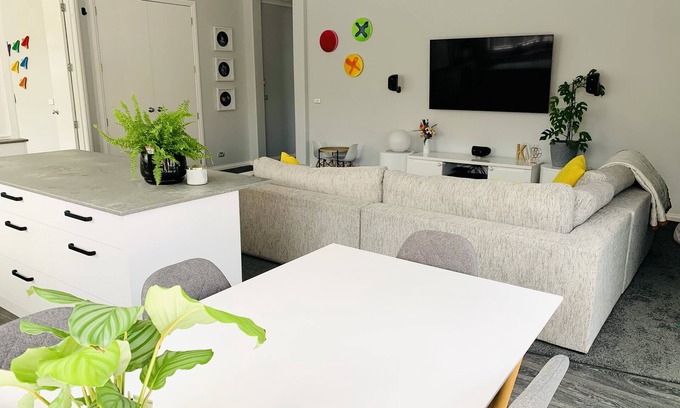 Clive House | Executive Family Home with Outdoor Pool and Games Room