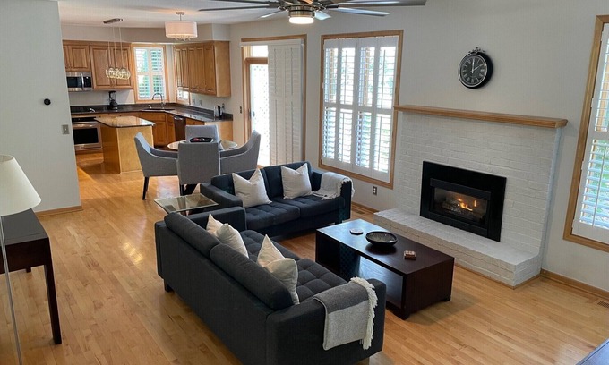 Eagan House | Executive home nearby Twin Cities, MOA, MSP airport, etc.