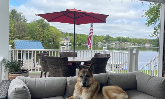 Derry House | Executive Lake Front, Hot Tub, Fire Pit, Floating Office, Infrared Sauna, Pets