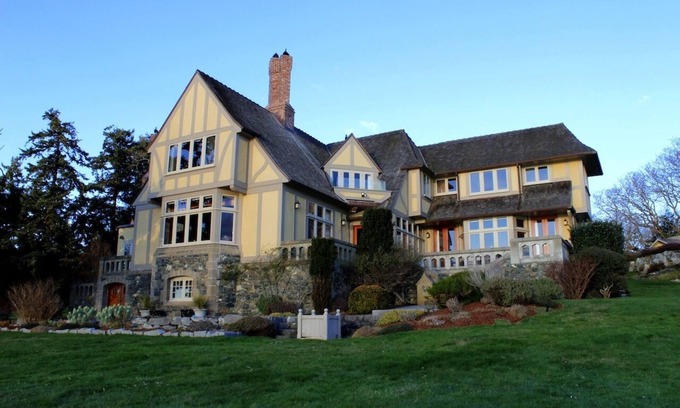 Saanich East House | Executive Private Waterfront Estate