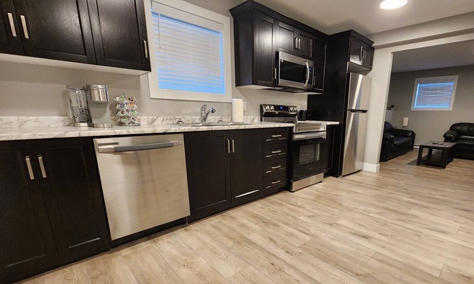 Terra Nova Apartment | Executive & Quiet 2 BDRM in the Heart of the City