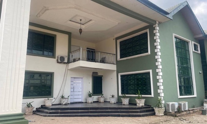 Benin City Apartment | Exotic 3-bed in a Mansion in Benin City-swimming pool, fitness room, 24/7 power