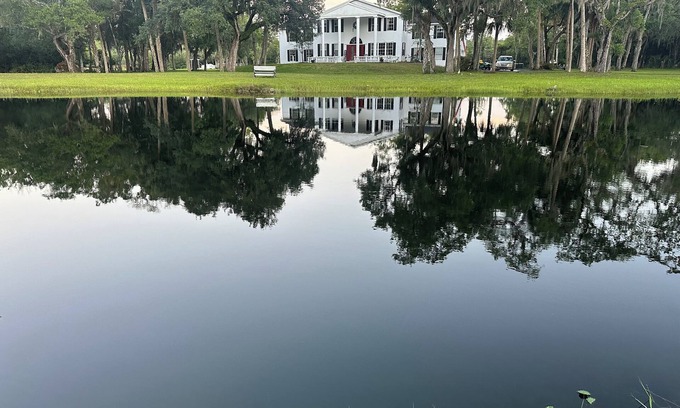 Crystal River House | Expansive Crystal River waterfront estate