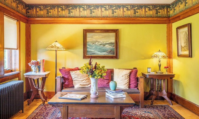 Rock Island Apartment | Experience a 3 bedroom historic apartment Rock Island, IL