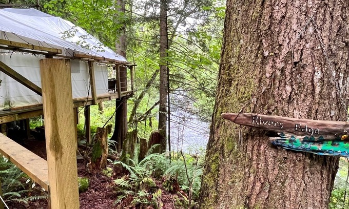 Maple Ridge Resort | Experience Glamping on a budget! Self contained, quiet, romantic, swim, fish,
