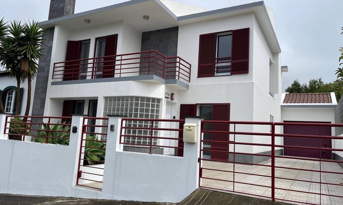 Livramento House | Experience Island Living with a 5 minute walk to Populo Beach!