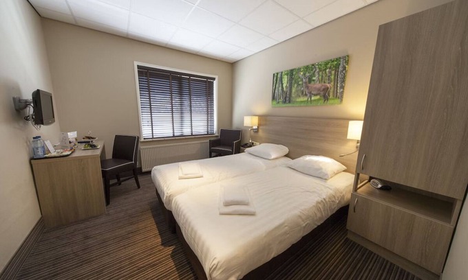 Beekbergen-West Hotel | Experience Nature Without Leaving Comfort Behind! Onsite Dining and Parking!