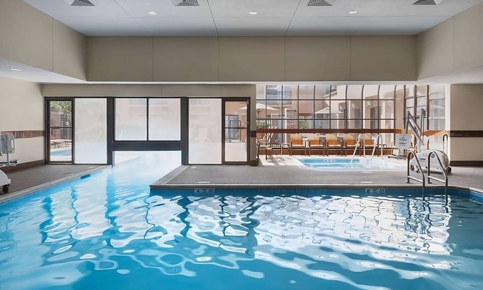 Middletown Hotel | Experience Soothing Moments & Luxury, Stress-Free Vacation!
