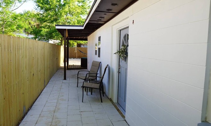 Carver City - Lincoln Gardens Apartment | Experience the passion of hospitality, cleaning, and good location!