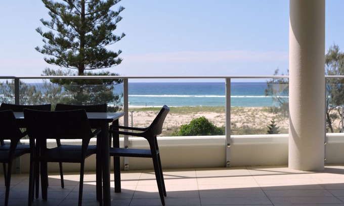 Coolangatta Apartment | Experience The Vibe Of Kirra Beachfront.....Enduring