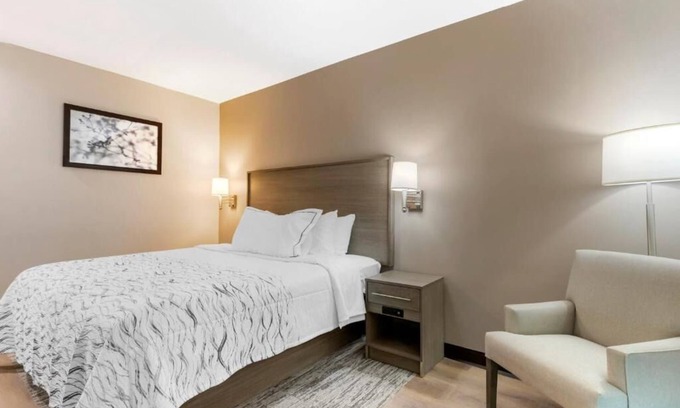 Queens Hotel | Explore Jamaica with This Affordable Room | Free Parking
