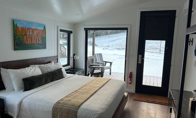 Iron Mountain Hotel | Explore Scenic Overlooks from Charming Ski-in/Ski-out Cabin Near Attractions