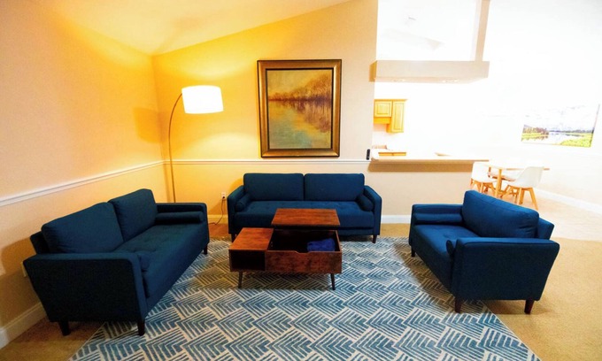 Newberry House | Explore the best of Florida roomy 3-bedroom house in charming Newberry with Wifi