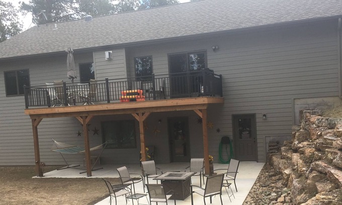Custer House | Explore the Black Hills from this centrally located oasis just north of Custer.
