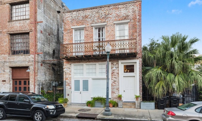 Arts/Warehouse District Apartment | Exquisite Flat in Arts District