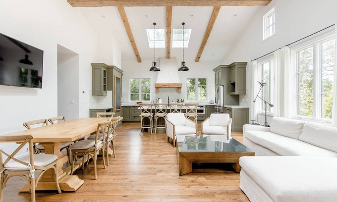 Woodside House | Exquisite luxury executive 2-suite cottage