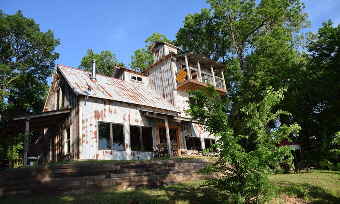 Bryan County Cabin | Exquisite Red River Front Retreat