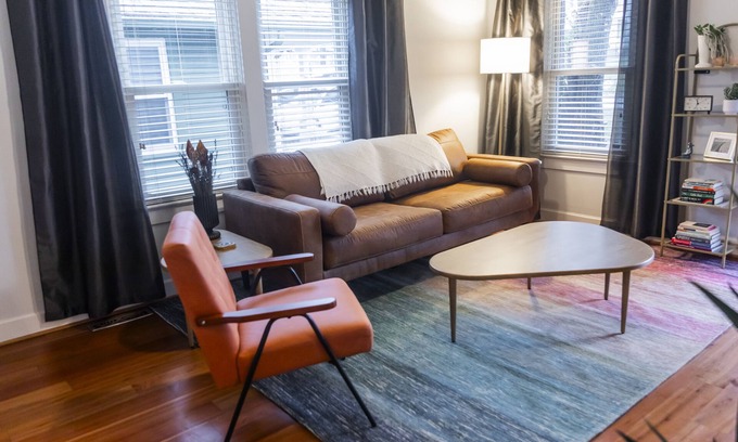 South Kansas City House | Extended Stay Colorful Cottage in Kansas City