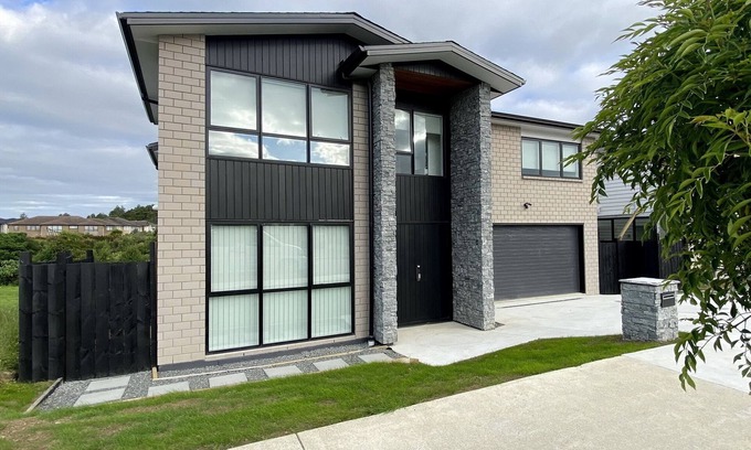 Flat Bush House | Extra-Large Brand-New House 9 Bedrooms 6 Bathrooms